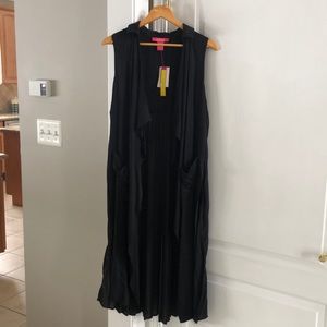 Long & black open vest